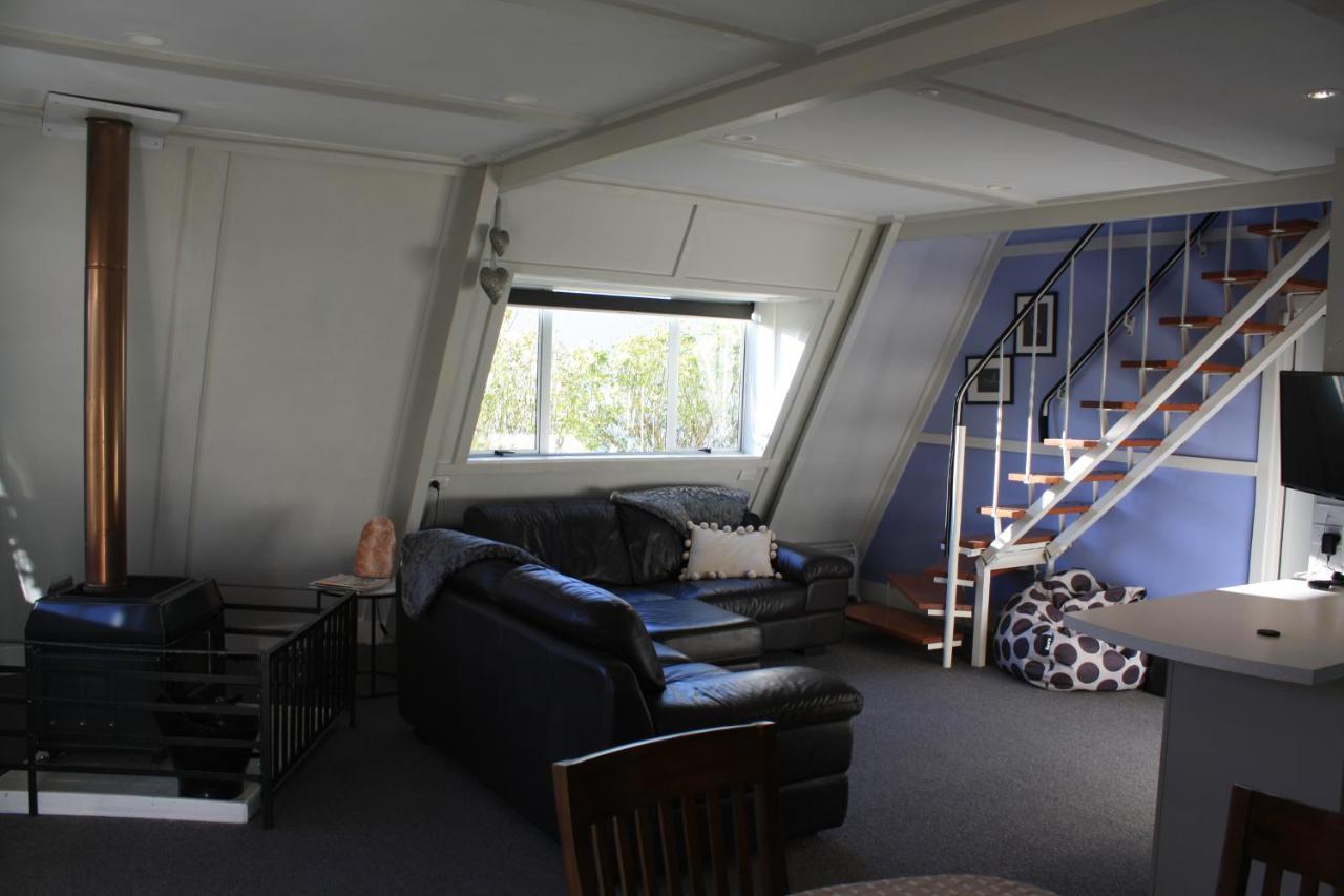Classic A-Frame On Milford Te Anau Dış mekan fotoğraf